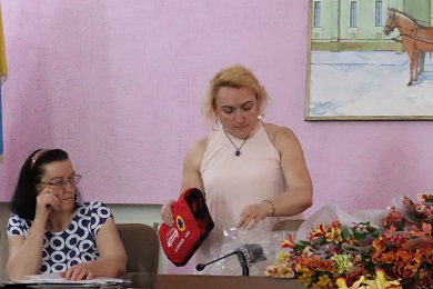 Адміністрація та профспілка Центру ЕМД та МК привітали колег з прийдешнім Днем медпрацівника