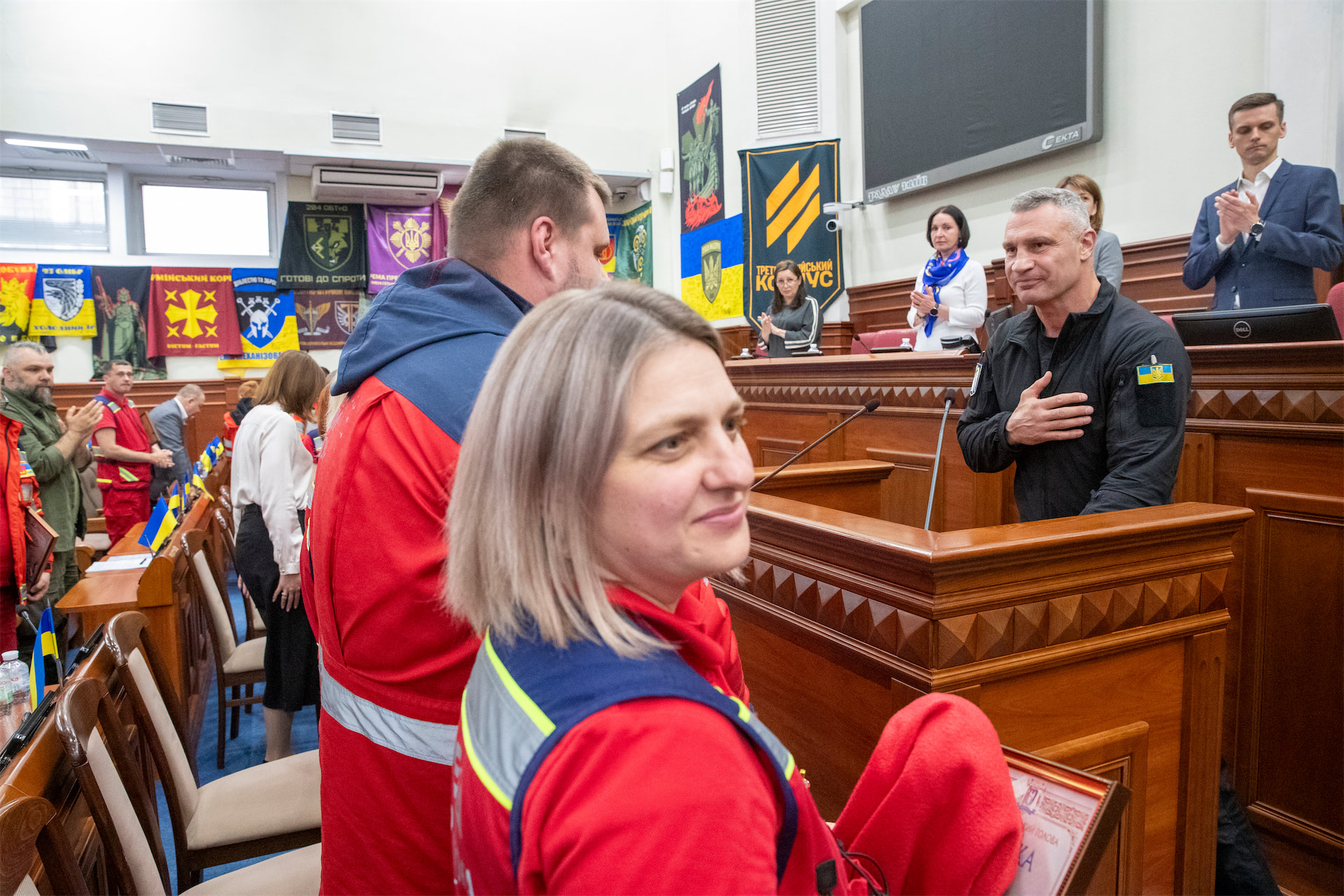 У Києві з нагоди Всесвітнього дня екстреної допомоги відзначили працівників столичної служби «екстренки».-1
