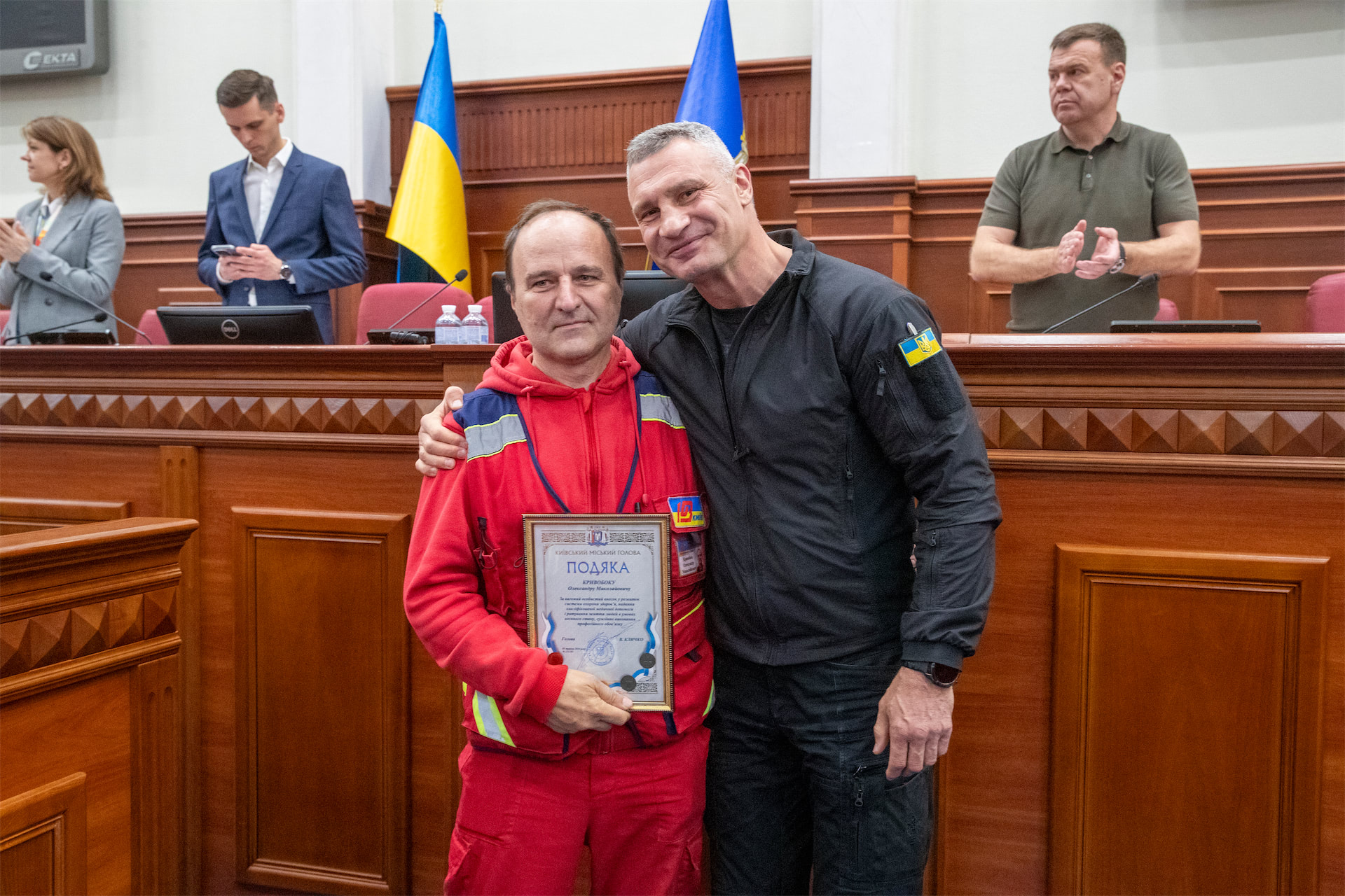 У Києві з нагоди Всесвітнього дня екстреної допомоги відзначили працівників столичної служби «екстренки».-22