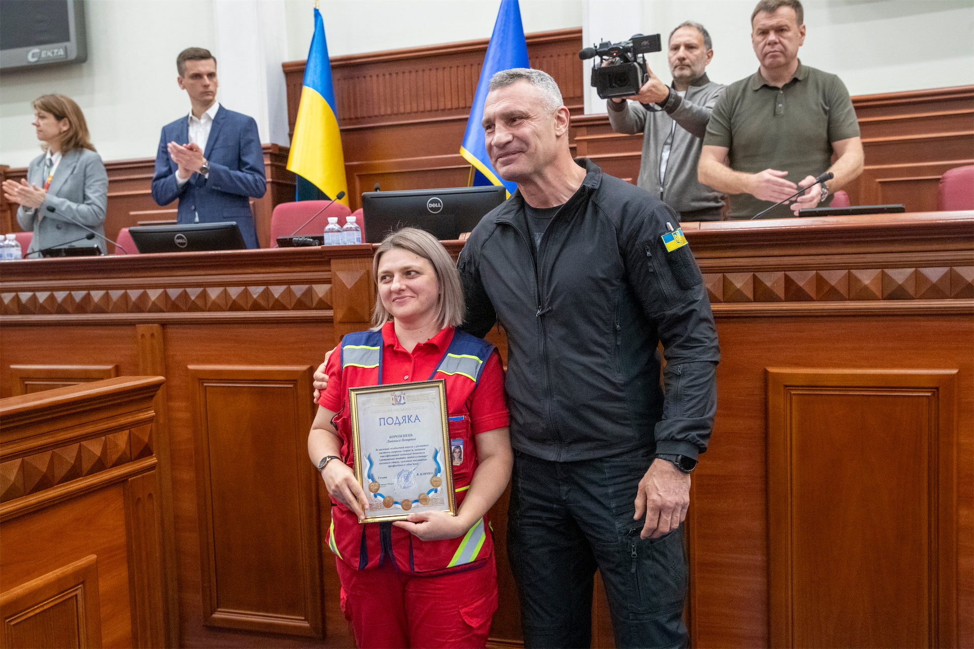 У Києві з нагоди Всесвітнього дня екстреної допомоги відзначили працівників столичної служби «екстренки».-32